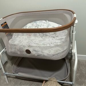 COS Baby Bassinet with Brown Accent